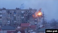 Blocuri bombardate în Mariupol.