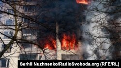 Наслідки обстрілу армією Росії житлового будинку в Святошинському районі Києва (фотосвідчення)