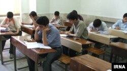 وزیر آموزش و پرورش اردیبهشت امسال گفته بود مواردی که غیرکاربردی است، از کتاب‌های درسی دانش‌آموزان حذف خواهد شد