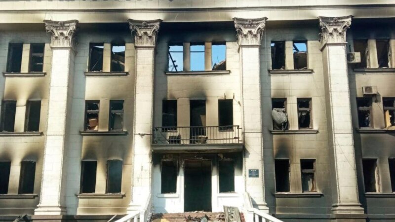 Mariupol şeer şurası: öz közünen körgenler Drama teatriniñ bombalavı neticesinde 300-ge yaqın adam ölgeni aqqında haber ettiler