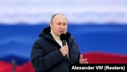 Presidenti rus, Vladimir Putin duke mbajtur fjalimin në Stadiumin Luzhniki.