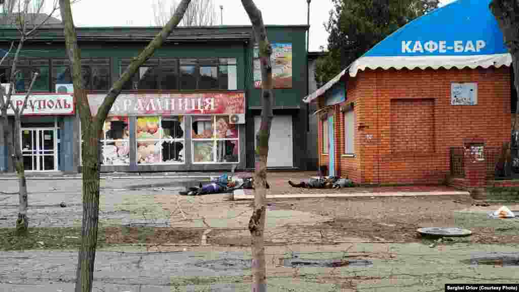 Mai mulți civili morți în Mariupol, Ucraina, 10 martie 2022.