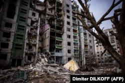 Разрушения в жилищен квартал в Чернигов след руски обстрел. Снимката е от 4 март