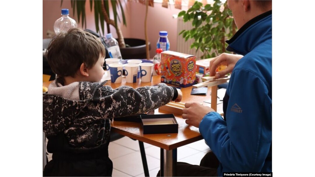 Joaca atenuează traumele. Refugiații au fost primiți la Centrul de suport Timișoara pentru Ucraina
