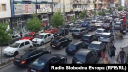 Гужва во сообраќајот во Тетово, сообраќаен хаос, улица, возила, автомобили