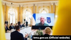 Премьер-министр Денис Шмигаль дистанционно принимает участие во встрече представителей стран Люблинского треугольника, Варшава, 14 марта 2022 года