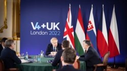 Orbán Viktor magyar, Mateusz Morawiecki lengyel, Eduard Heger szlovák és Petr Fiala cseh kormányfő, valamint Boris Johnson brit miniszterelnök a V4-ek és az Egyesült Királyság csúcstalálkozóján a londoni Lancaster House-ban 2022. március 8-án.