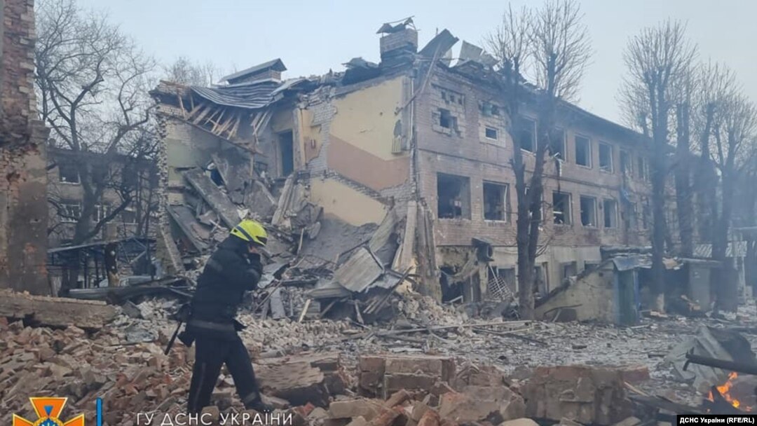 Така изглежда част от Днипро след руската атака в четвъртък