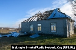 Вознесенск, поврежденный медицинский пункт в поселке близ Вознесенска. По нему ударило несколько мин при обстреле, 16 марта 2022 года