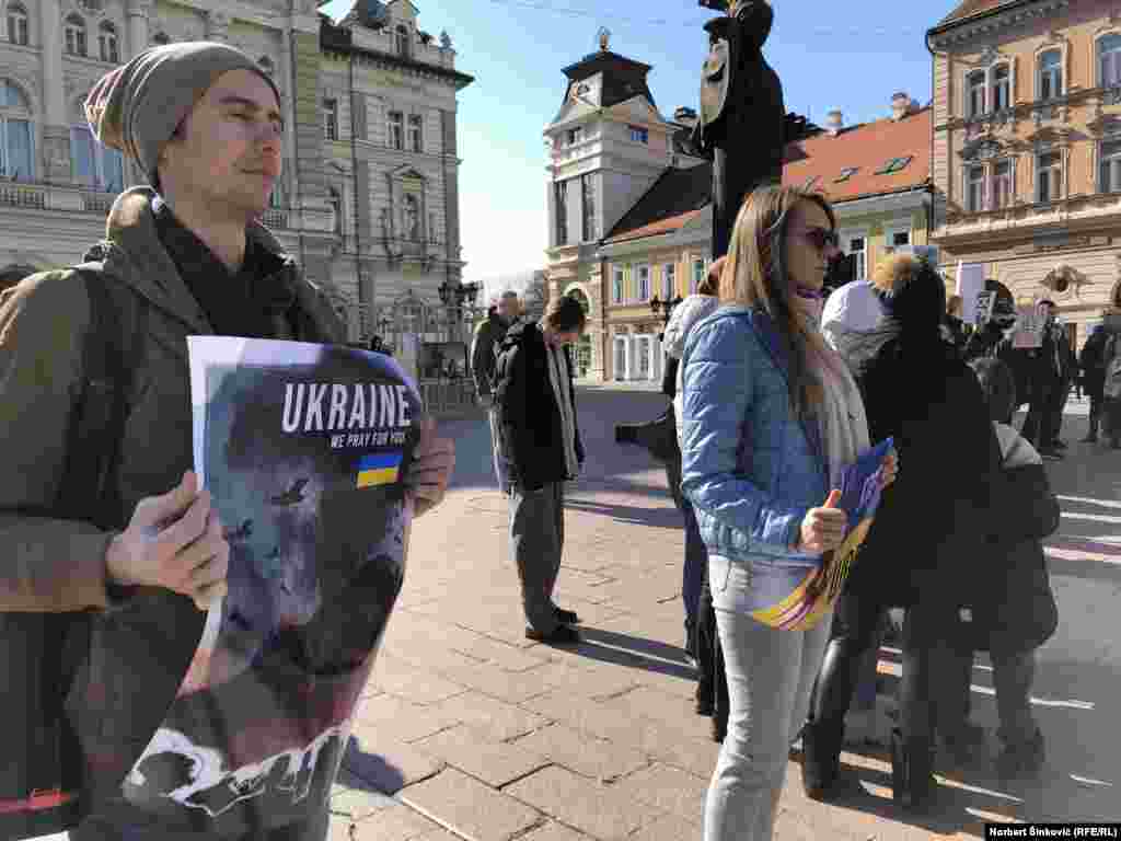 Poruke protiv rata na zajedničkom protestu ruske, beloruske i ukrajinske zajednice u Novom Sadu