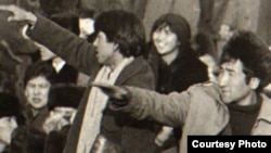 Желтоқсан оқиғасы кезінде алаңда тұрған жастар. Алматы, 1986 жылдық желтоқсаны.