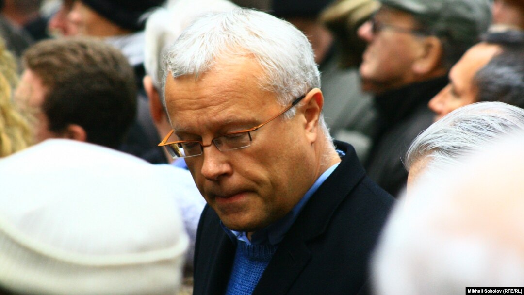 Aleksandr Lebedev attends the unveiling of a memorial plaque at the headquarters of "Novaya gazeta" on the seventh anniversary of Anna Politkovskaya's death in Moscow on October 7.