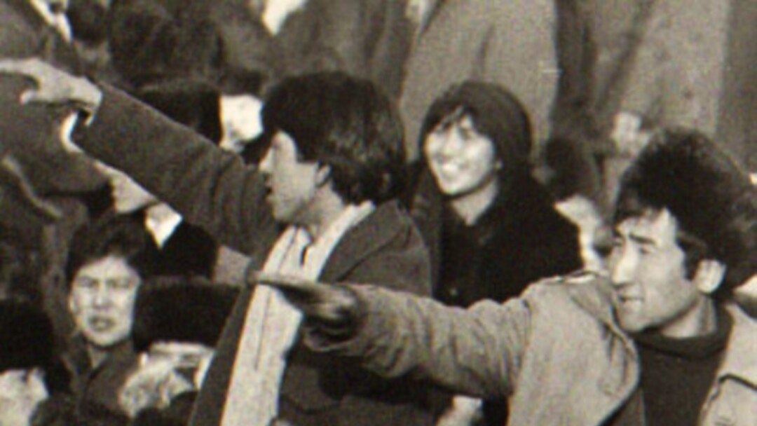 Әдемі денелі сүйкімді қыз