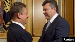 Глава "Газпрома" Алексей Миллер и президент Украины Виктор Янукович