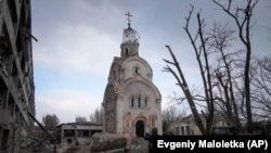 Разрушенный российскими обстрелами один из храмов в Мариуполе. Украина, 10 марта 2022 года