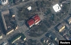 Драматический театр в Мариуполе: с воздуха видна надпись "Дети"