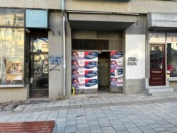 Simboli 'Z' i vizatuar në një ndërtesë në Mitrovicën e Veriut. 12 mars 2022.