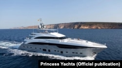 Яхтой такого же проекта пользовался бывший президент России Дмитрий Медведев. Стоимость его судна «Фотиния» оценивалась в 11 миллионов долларов.