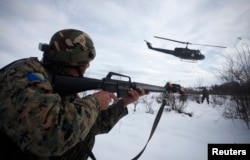 Neki od četiri američka UH-1H stariji su više od 30 godina i neki su u upotrebu ušli u vrijeme Vijetnamskog rata sredinom prošlog stojeća (na fotografiji UH-1H na vježbi na planini Manjača kod Banje Luke, decembar 2012.)