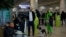 Пассажиры в московском аэропорту Домодедово, 5 марта 2022 года