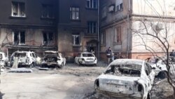 Zapaljena auta na parkingu u Mariupolju, 10. mart 2022.