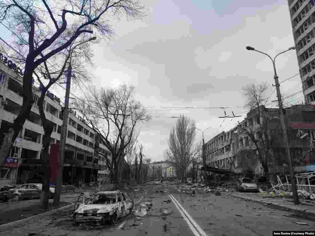 Український Маріуполь після ракетних обстрілів російською авіацією. Фото 9-10 березня 2022 року