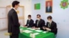 На досрочных президентсих выборах было организовано досрочное голосование. 10 марта, 2022 (кадр из репортажа государственного телевидения Туркменистана) 