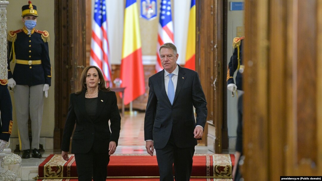 Vicepreședintele SUA, Kamala Harris, a afirmat vineri sprijinul SUA pentru aliatul său din flancul estic al NATO, România, în contextul invadării Ucrainei de către Rusia.