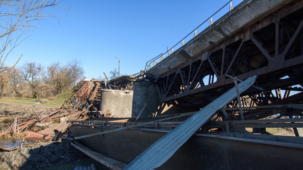 Рух мостом на Київщині, де блискавка влучила у заміновану опору, відновили – «Укравтодор»