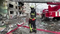 В Киеве снаряд попал в жилой дом