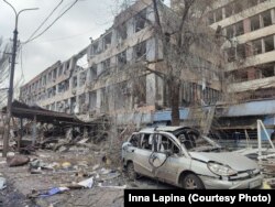 Orașul Mariupol de devastat de bombardamente. Imagine din 9 martie.