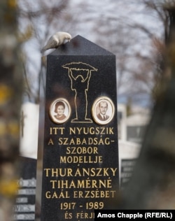 Thuránszky Tihamérné Gaál Erzsébet és férje soproni síremléke
