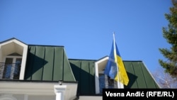 Zastava na ambasadi Ukrajine u Beogradu, 14. mart 2022. 
