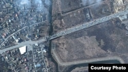 Супутникові знімки: руйнування у Маріуполі та передмісті Києва, а також окупований Росією острів Зміїний