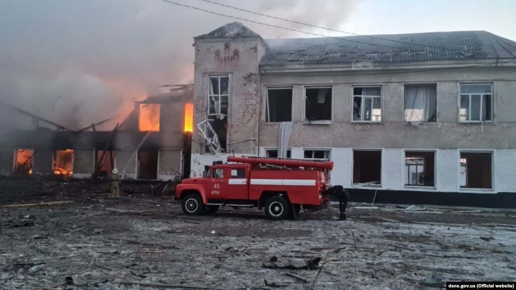 За даними ДСНС, минулої доби війська РФ здійснюваои обстріли та повітряні бомбардування різних об’єктів житлових кварталів Харкова та сільських населених пунктів області