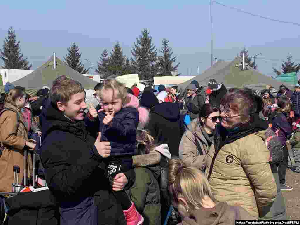 Від початку вторгнення Росії за кордон виїхали півтора мільйони дітей із України