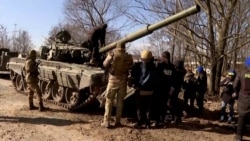 Ukrainian Forces Destroy Russian Tank Convoy Near Kyiv