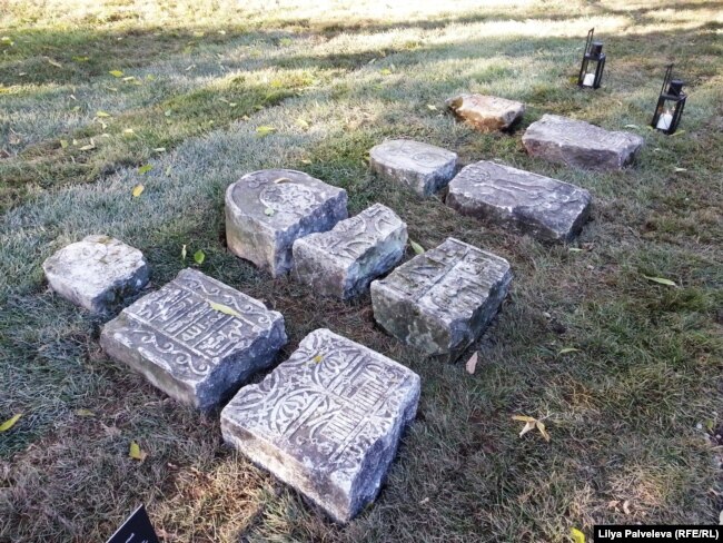 Чурты в Саду Памяти