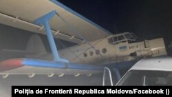 Acest avion a fost capturat în Republica Moldova și se presupune că ar fi transportat țigări de contrabandă în România, dar autoritățile române nu au descoperit marfa