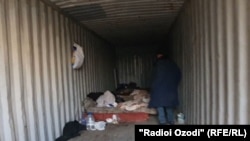 Абдукарим Сайфиддинов живет в заброшенном контейнере