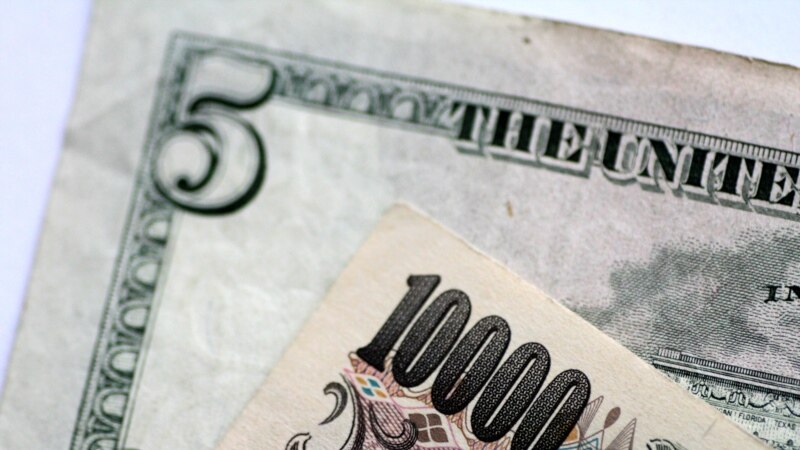 سقوط ین ژاپن در برابر دلار آمریکا ادامه دارد