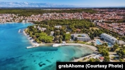 Plaža i zadarski hotelski kompleks Borik u selu "Digital Nomad Valley Zadar", 2021.