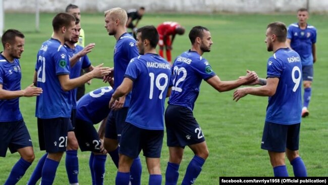 Гравці футбольного клубу "Таврія" (Сімферополь), який переїхав на материкову Україну після анексії Криму, вересень 2021 року