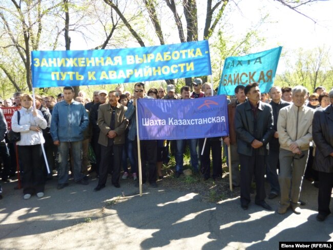 Митинг шахтеров и металлургов компании «АрселорМиттал Темиртау», 2012 год