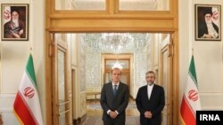 I dërguari i BE-së për Iranin, Enrique Mora, dhe kryenegociatori iranian në bisedimet për marrëveshjen bërthamore, Ali Bagheri.