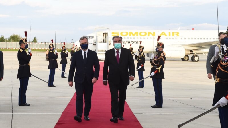 Эмомали Рахмон прибыл в Париж. Обсудит ли Макрон на встрече с ним послание таджикской оппозиции?