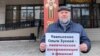 Пикет против увольнения директора школы за поддержку оппозиционного кандидата, Иркутская область