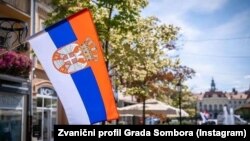 Flamuri i Serbisë në qytetin e Somborit. 