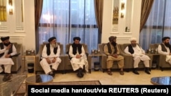 آرشیف - شماری از اعضای حکومت و گروه طالبان