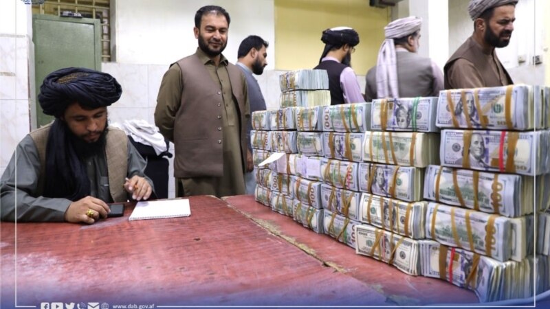 د افغانستان بانک کابل ته د ۳۲ ملیونه ډالرو بستې د رسېدو اعلان وکړ